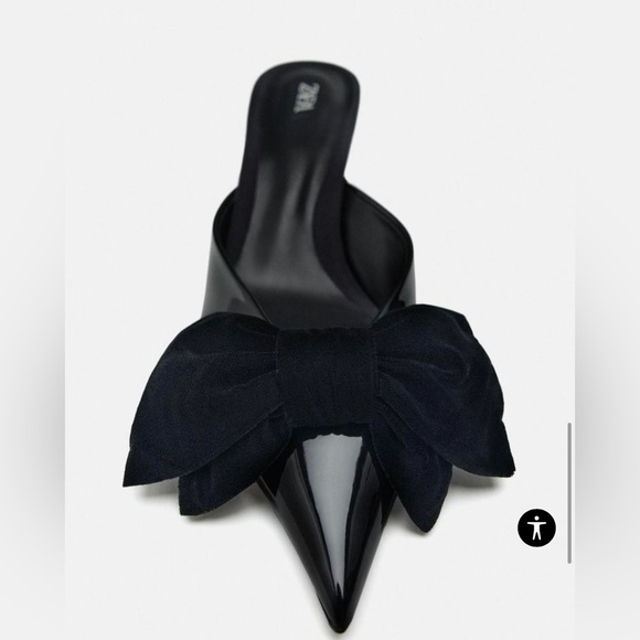 Adorable black kitten heels with a big bow on the front. - Picture 4 of 4